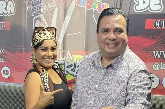 Claudia Menéndez ruge en LA FIERA e invita al concierto de aniversario de XEU  
